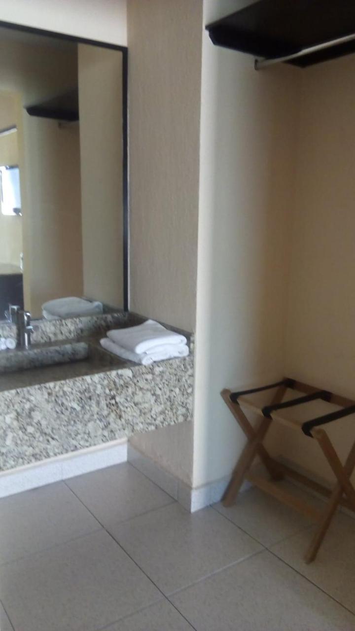 Jalyd Inn Irapuato Exterior photo
